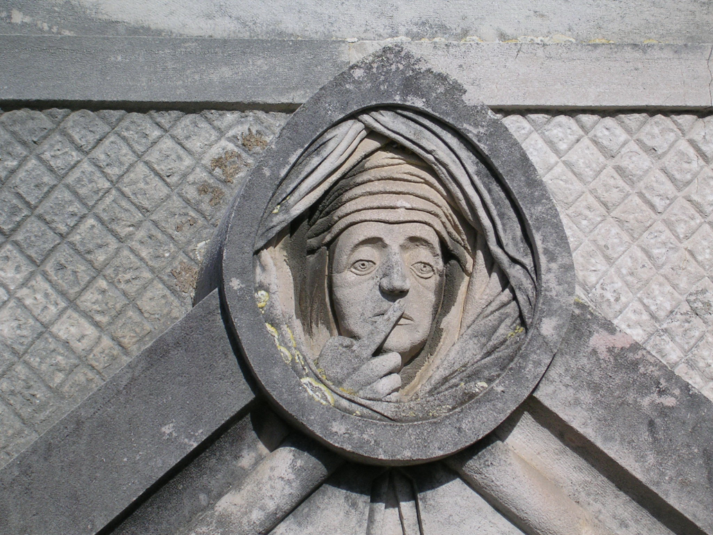 igura del silencio, cripta familia Junco (1903). Colección cementerio de Ciriego